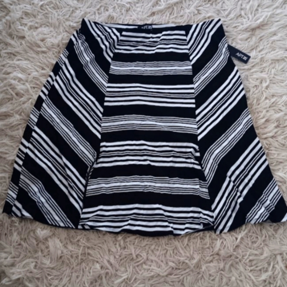 Apt.9 Black, White Slit Side Skirt SZ XL NWT